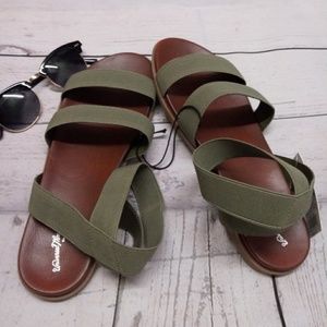 New Flats color olive size 9